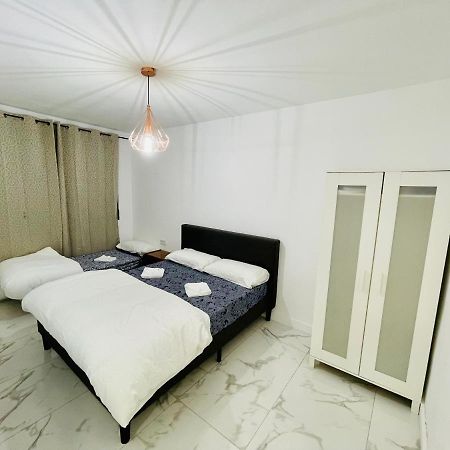 Queen Apartments Santa Coloma de Gramenet Bagian luar foto