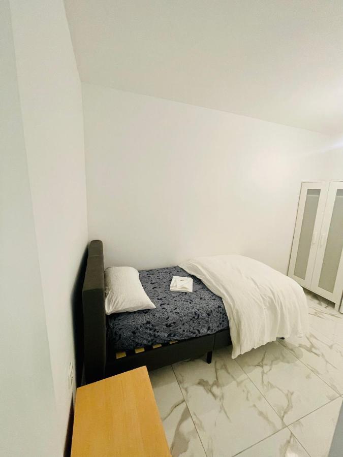 Queen Apartments Santa Coloma de Gramenet Bagian luar foto